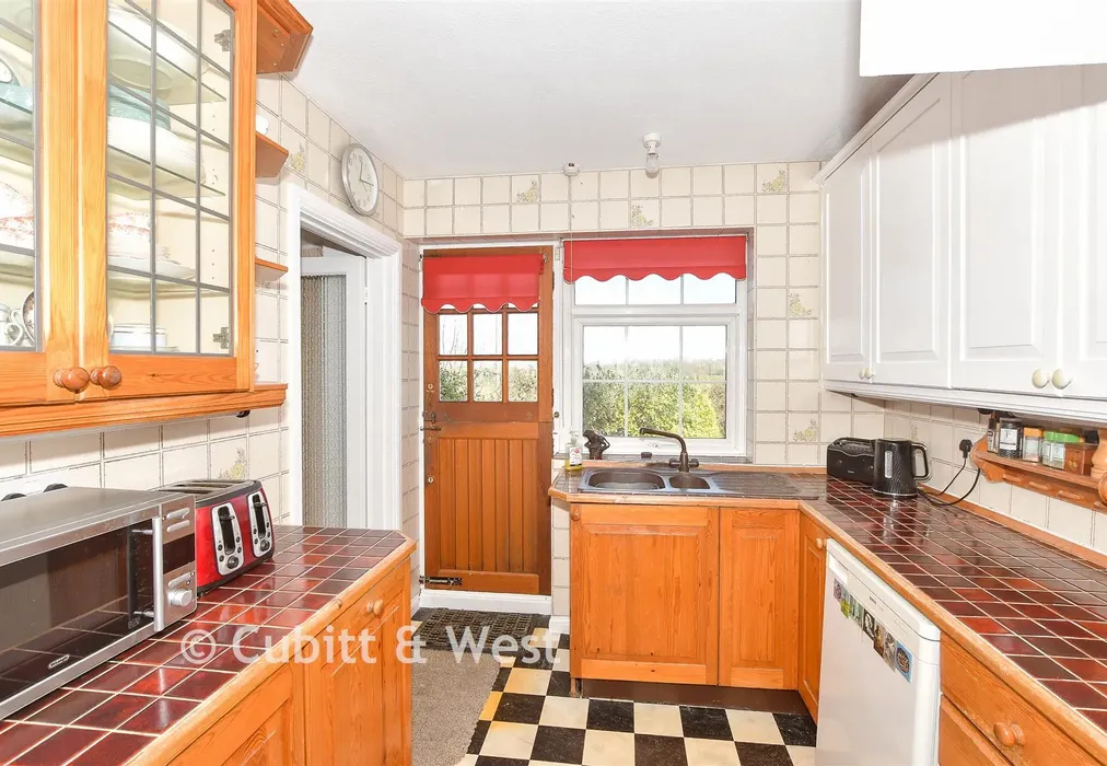 Kitchen - Sackville Close, Lewes, East Sussex - Wards of Kent