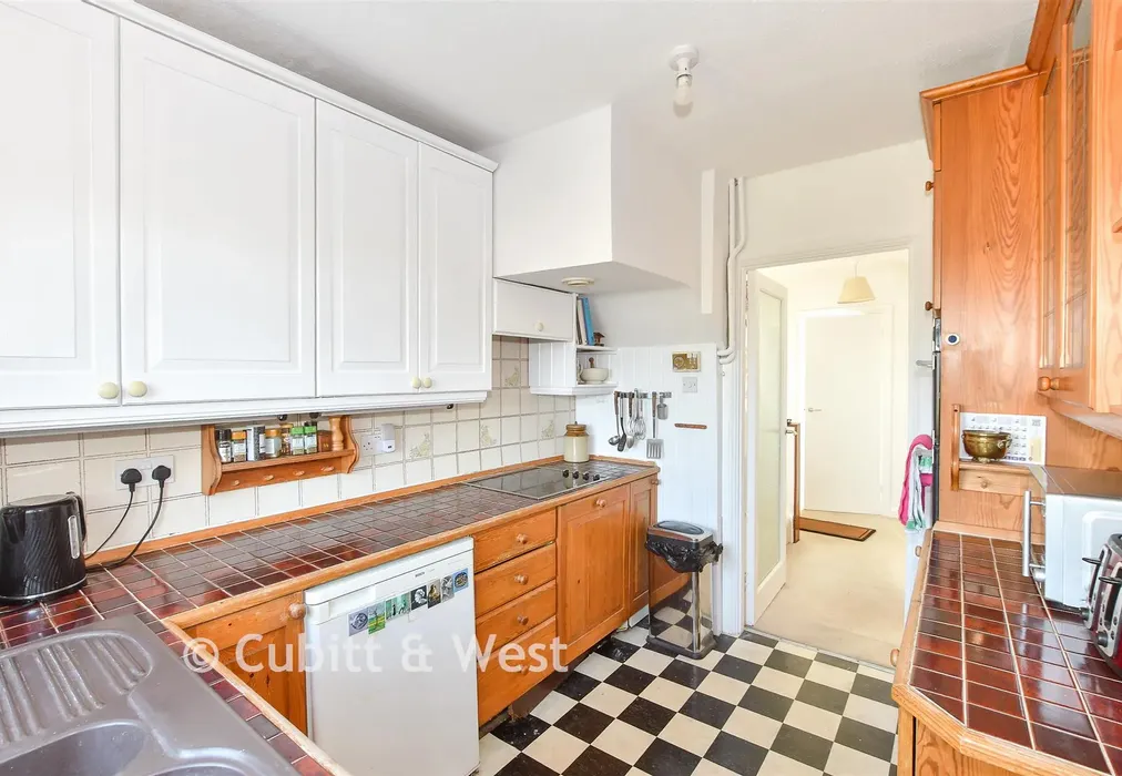 Kitchen - Sackville Close, Lewes, East Sussex - Wards of Kent