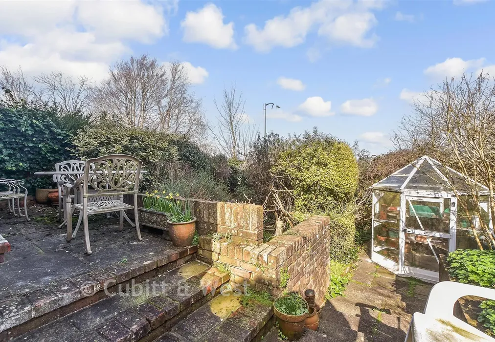 Rear Garden - Sackville Close, Lewes, East Sussex - Wards of Kent