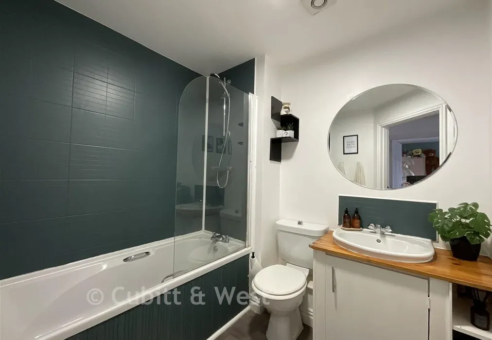 Bathroom - Chapman Way, Haywards Heath, West Sussex - Wards of Kent