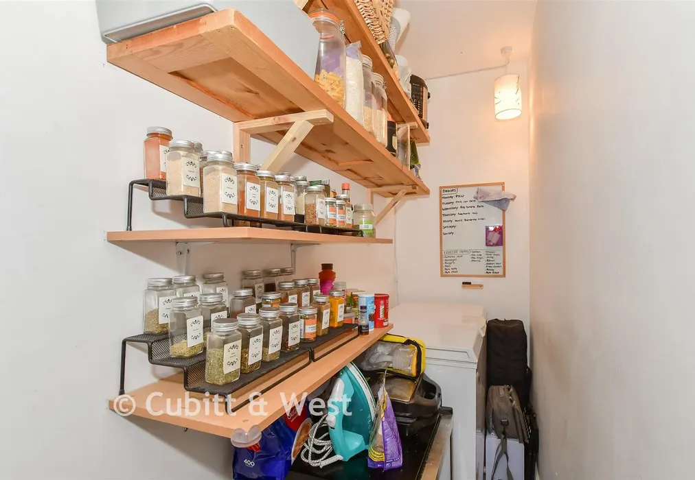 Internal Feature - Chapman Way, Haywards Heath, West Sussex - Wards of Kent
