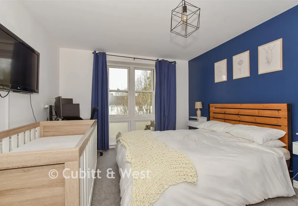 Bedroom 1 - Chapman Way, Haywards Heath, West Sussex - Wards of Kent