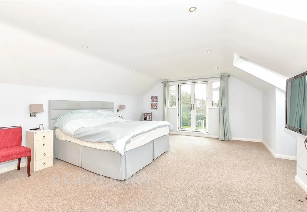 Bedroom 1 - Park Crescent, Emsworth, Hampshire - Wards of Kent