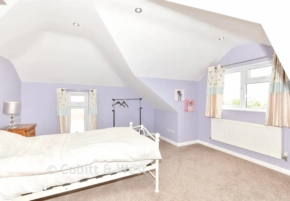 Bedroom 2 - Park Crescent, Emsworth, Hampshire - Wards of Kent
