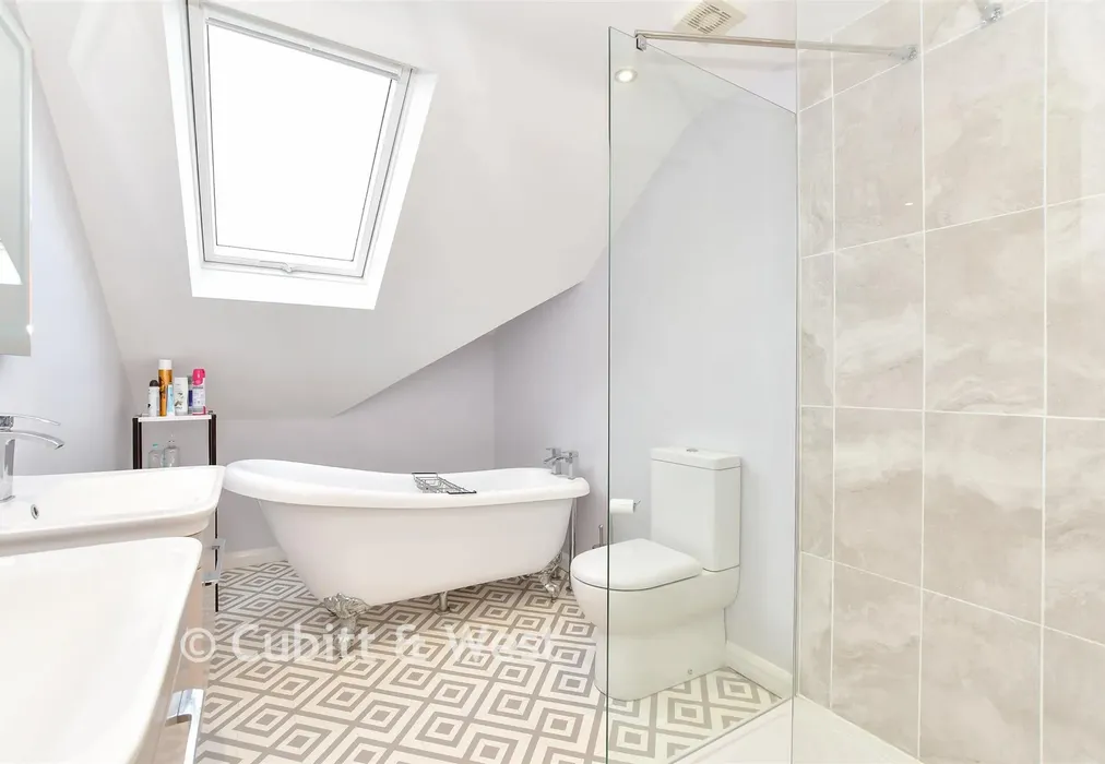 Bathroom - Park Crescent, Emsworth, Hampshire - Wards of Kent