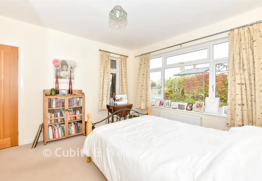 Bedroom 5 - Park Crescent, Emsworth, Hampshire - Wards of Kent