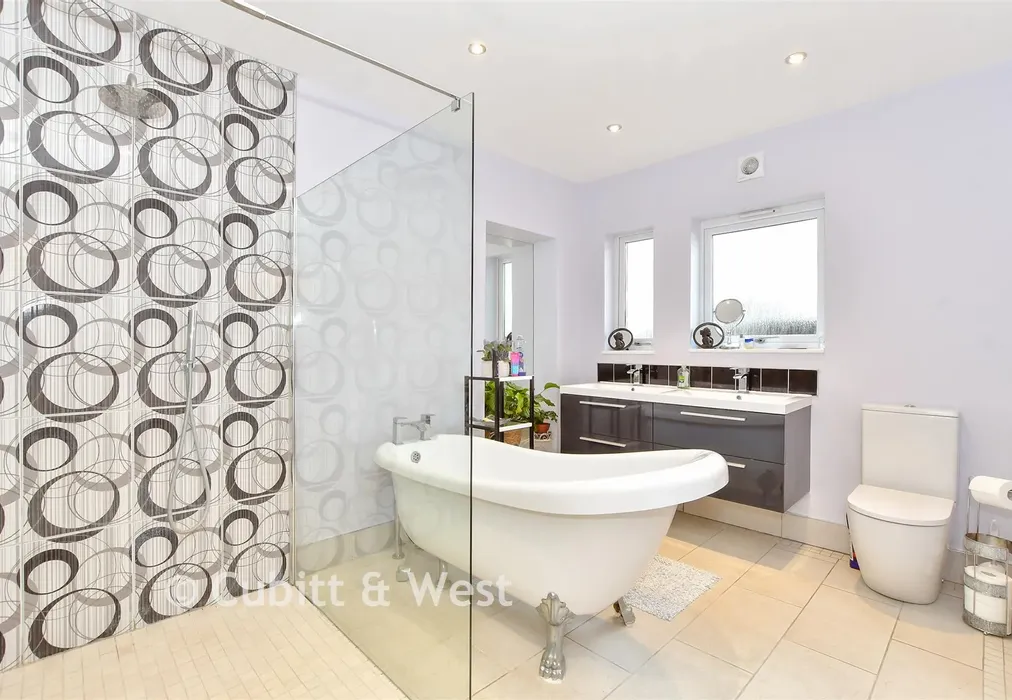 Bathroom - Park Crescent, Emsworth, Hampshire - Wards of Kent