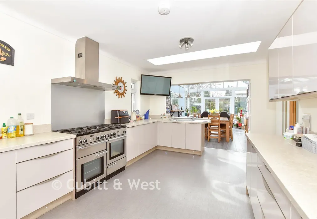 Kitchen - Park Crescent, Emsworth, Hampshire - Wards of Kent