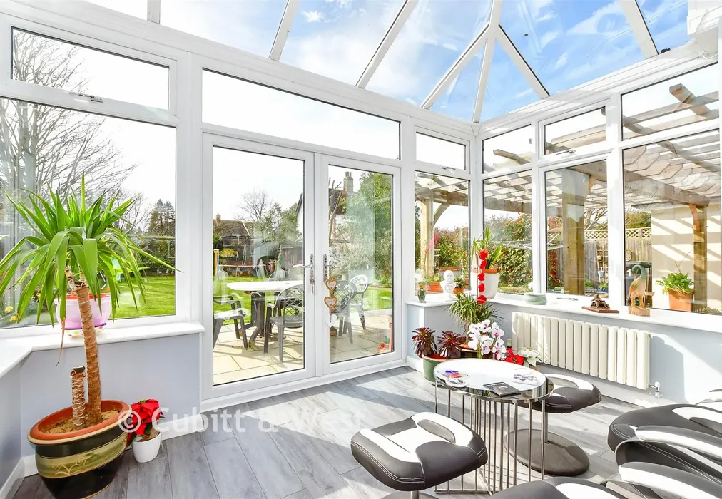 Internal Lifestyle Photograph - Park Crescent, Emsworth, Hampshire - Wards of Kent