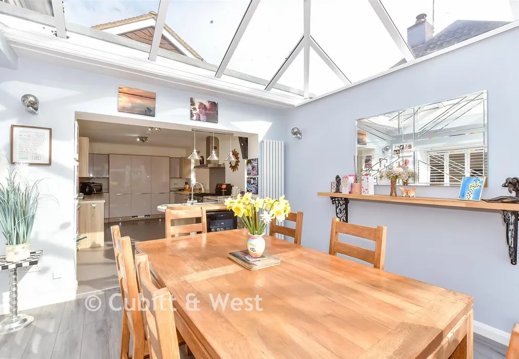 Dining Area - Park Crescent, Emsworth, Hampshire - Wards of Kent