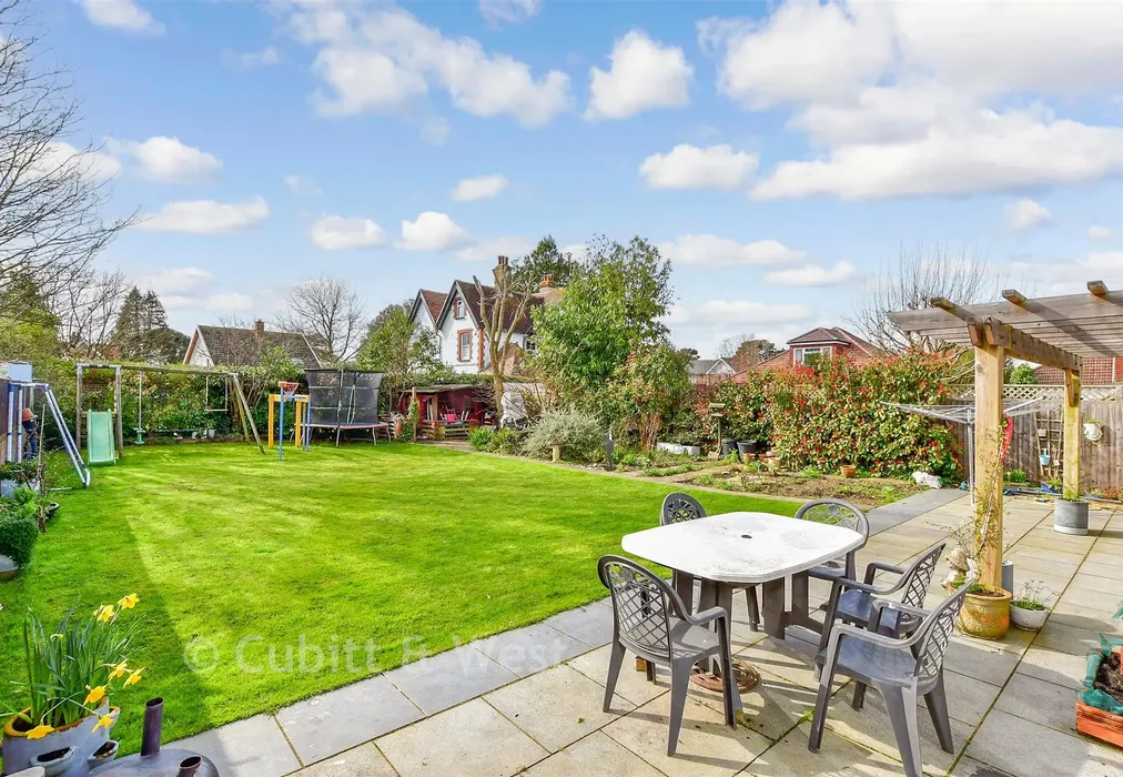 Rear Garden - Park Crescent, Emsworth, Hampshire - Wards of Kent