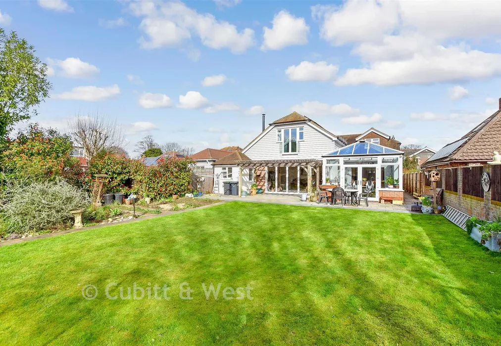 Rear Garden - Park Crescent, Emsworth, Hampshire - Wards of Kent