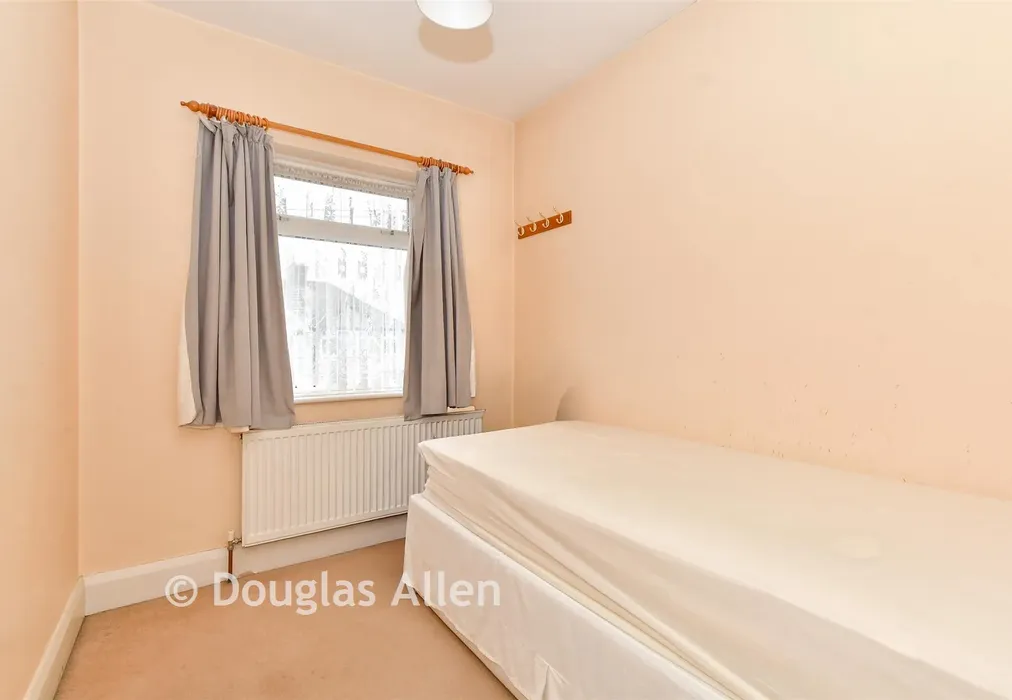 Bedroom 3 - Brian Road, Chadwell Heath, Essex - Wards of Kent