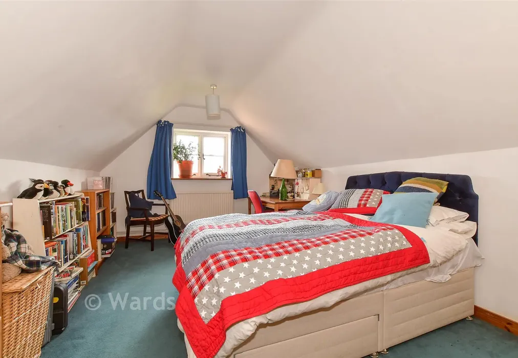 Bedroom 1 - St. Lawrence Forstal, Canterbury, Kent - Wards of Kent