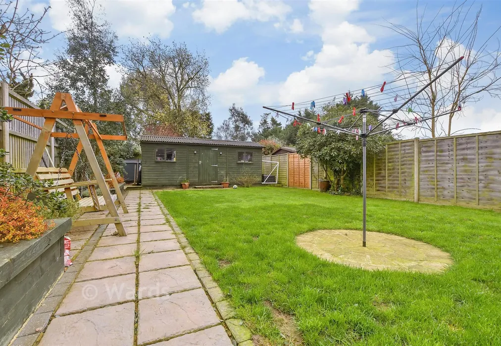 Rear Garden - Shrubcote, Tenterden, Kent - Wards of Kent