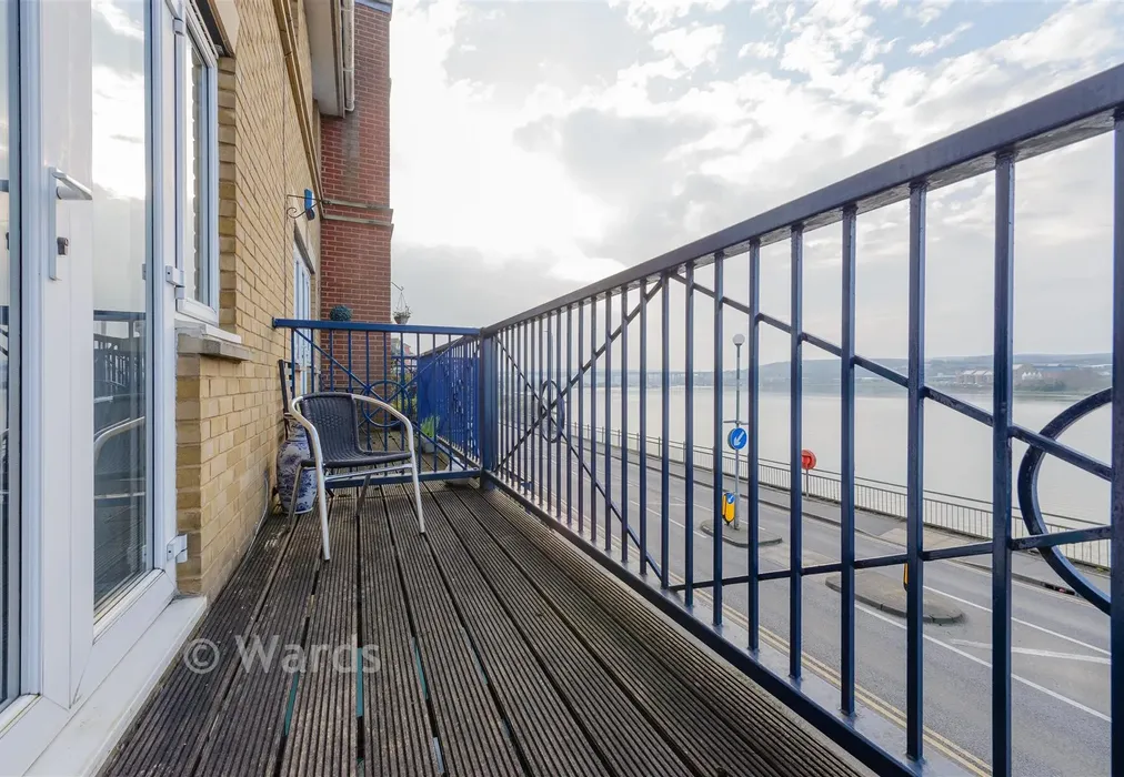 Balcony - Applecross Close, Rochester, Kent - Wards of Kent