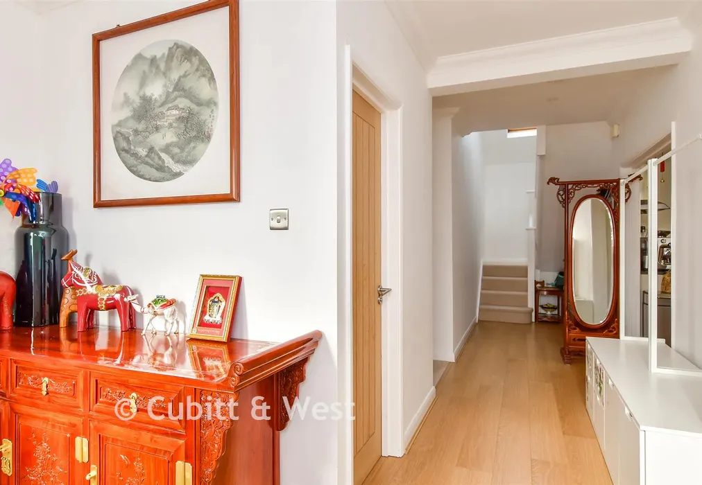 Entrance Hall - Brownleaf Road, Woodingdean, Brighton, East Sussex - Wards of Kent