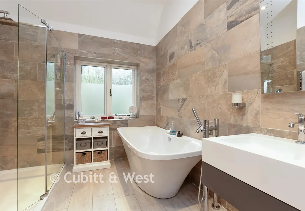 Bathroom - War Coppice Road, Caterham, Surrey - Wards of Kent