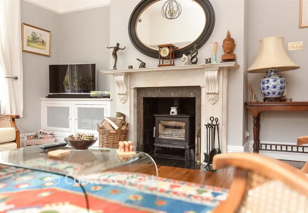 Internal Feature - War Coppice Road, Caterham, Surrey - Wards of Kent