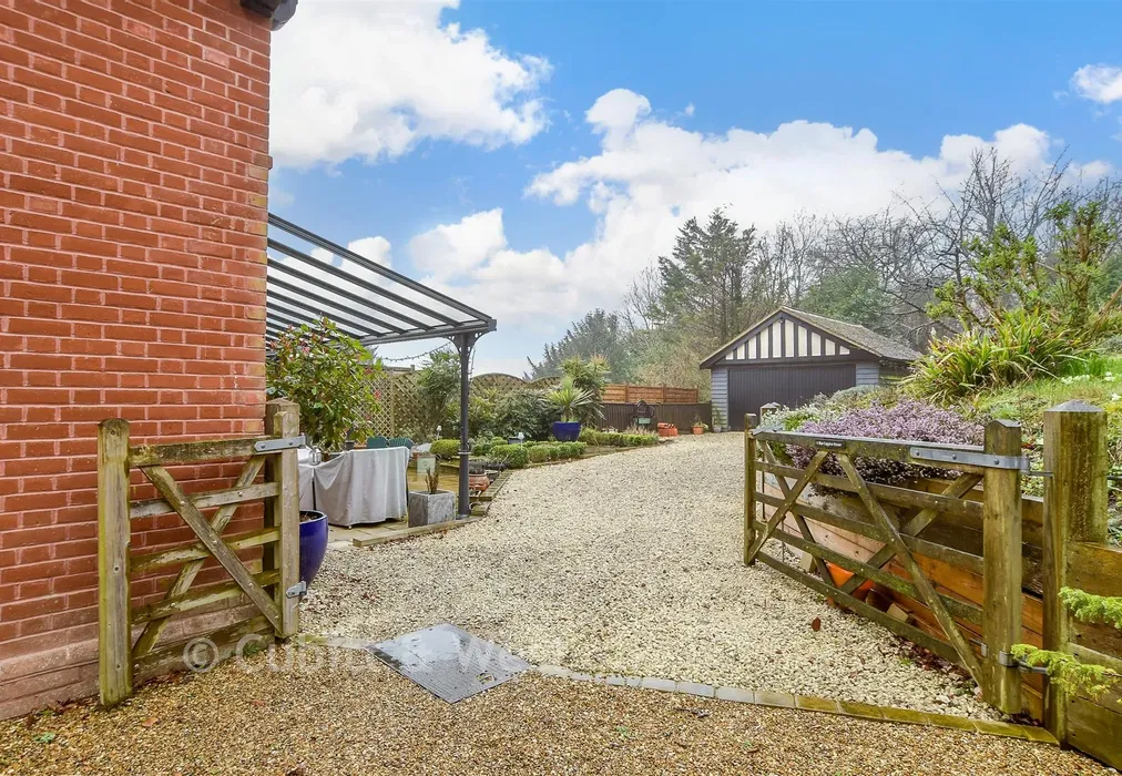Driveway/Parking - War Coppice Road, Caterham, Surrey - Wards of Kent