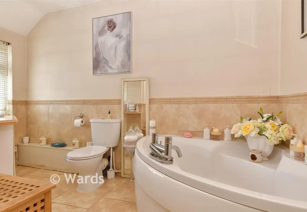 Bathroom - Seaton Road, Welling, Kent - Wards of Kent