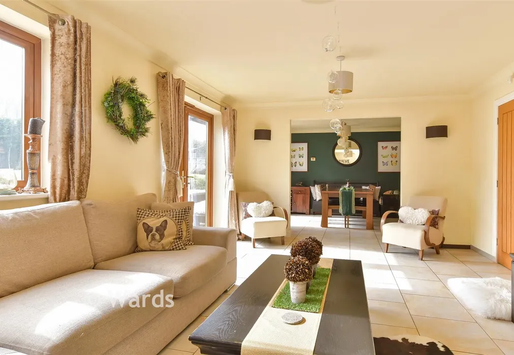 Lounge - Ridge Lane, Meopham, Kent - Wards of Kent