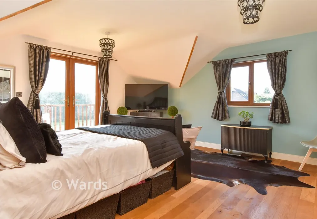 Bedroom 1 - Ridge Lane, Meopham, Kent - Wards of Kent