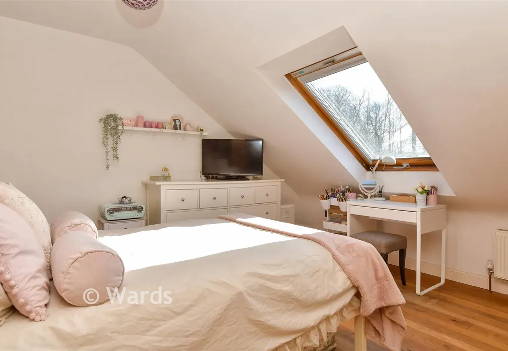 Bedroom 3 - Ridge Lane, Meopham, Kent - Wards of Kent
