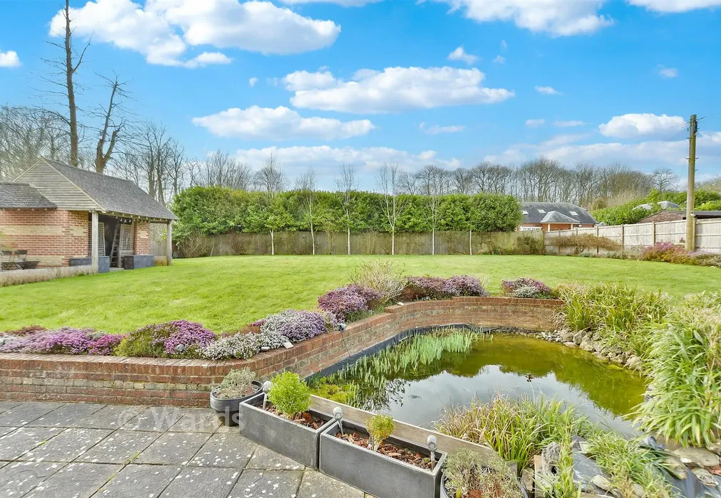 Rear Garden - Ridge Lane, Meopham, Kent - Wards of Kent