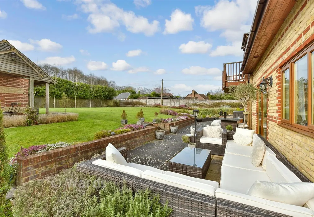 Rear Garden - Ridge Lane, Meopham, Kent - Wards of Kent