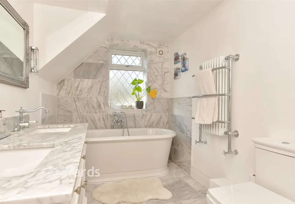 Bathroom - Manor Road, Cobham, Kent - Wards of Kent