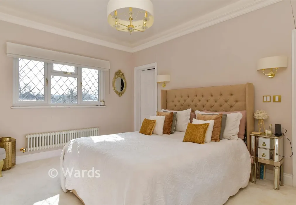 Bedroom 1 - Manor Road, Cobham, Kent - Wards of Kent