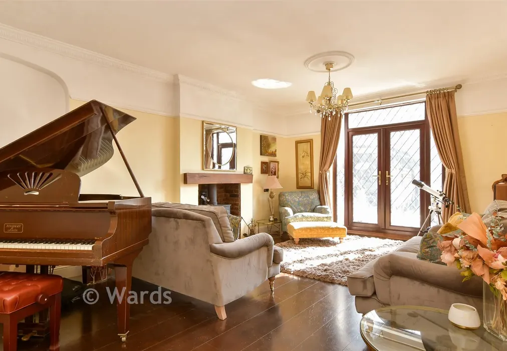 Lounge - Manor Road, Cobham, Kent - Wards of Kent