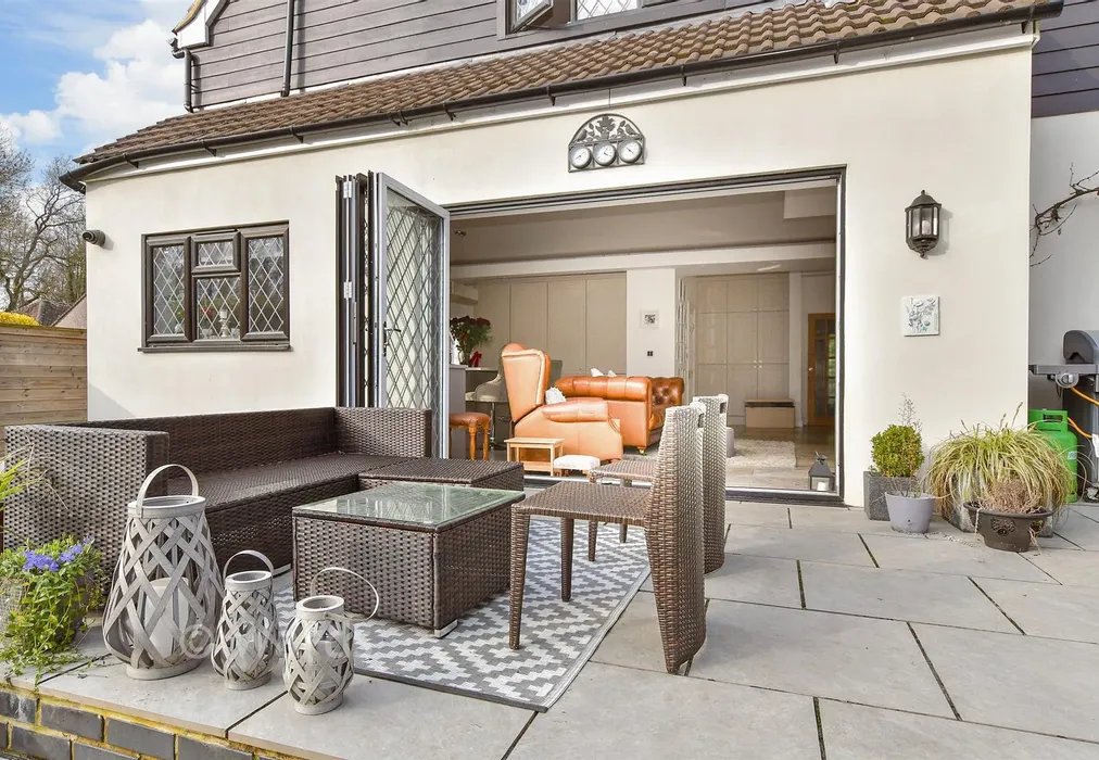 External Lifestyle Photograph - Manor Road, Cobham, Kent - Wards of Kent