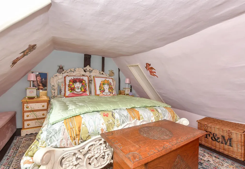 Bedroom 2 - High Street, Tenterden, Kent - Wards of Kent
