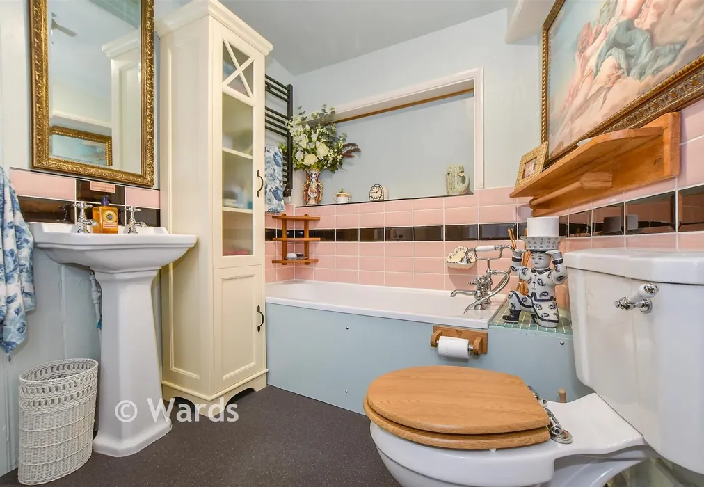 Bathroom - High Street, Tenterden, Kent - Wards of Kent