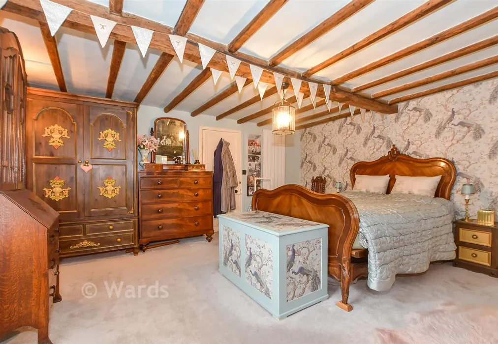 Bedroom 1 - High Street, Tenterden, Kent - Wards of Kent
