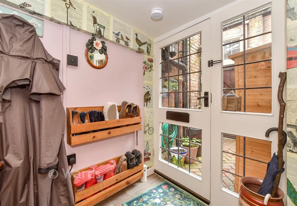 Entrance Hall - High Street, Tenterden, Kent - Wards of Kent