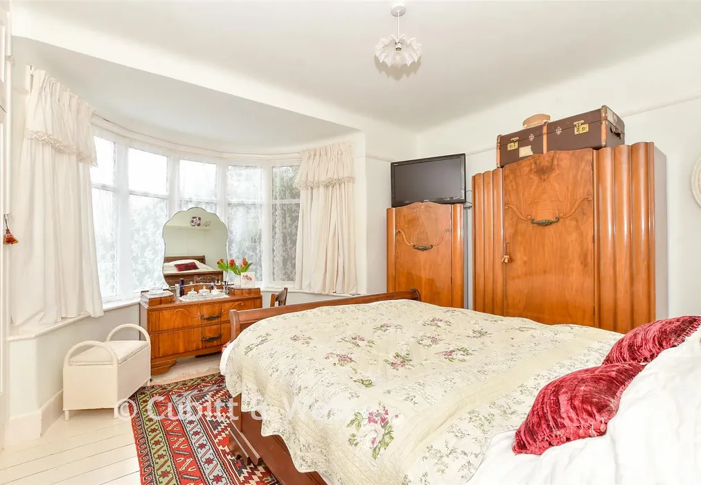 Bedroom 1 - South Lane, Woodmancote, West Sussex - Wards of Kent