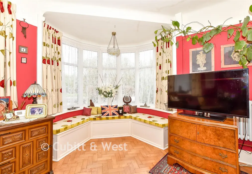 Internal Lifestyle Photograph - South Lane, Woodmancote, West Sussex - Wards of Kent