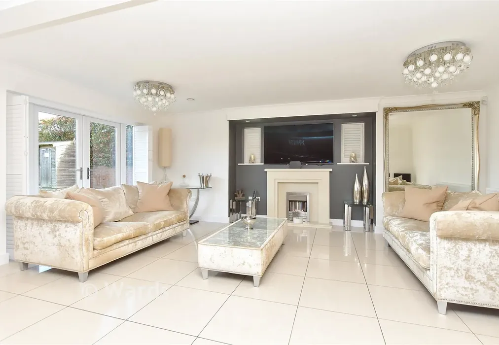 Lounge - Hustlings Drive, Eastchurch, Sheerness, Kent - Wards of Kent