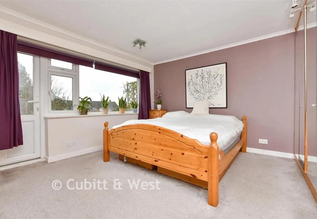 Bedroom 1 - Linden Court, Leatherhead, Surrey - Wards of Kent