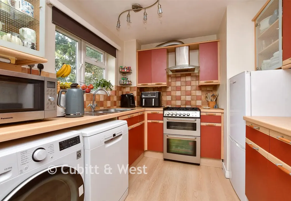 Kitchen / Diner - Linden Court, Leatherhead, Surrey - Wards of Kent
