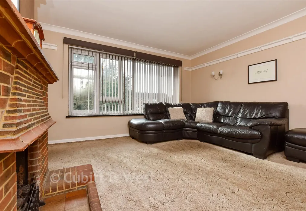 Lounge - Linden Court, Leatherhead, Surrey - Wards of Kent