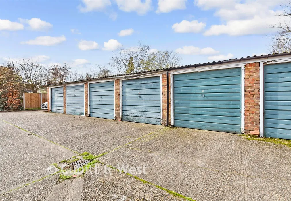 Garage - Linden Court, Leatherhead, Surrey - Wards of Kent