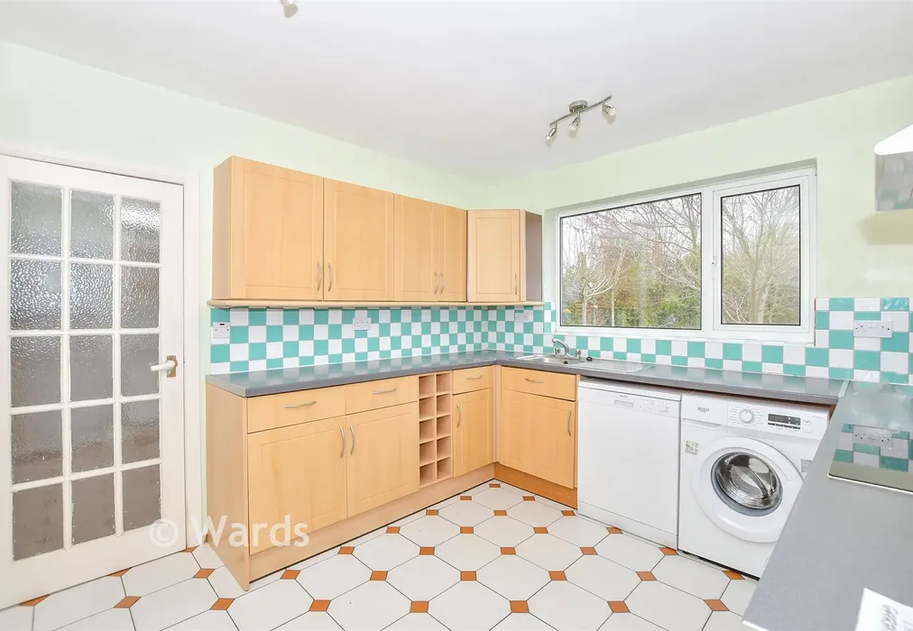 Kitchen - Howard Drive, Maidstone, Kent - Wards of Kent