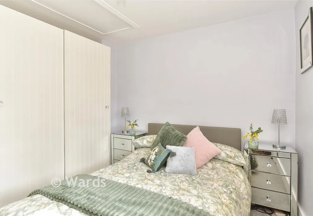 Bedroom 1 - Mill Lane, Eynsford, Dartford, Kent - Wards of Kent