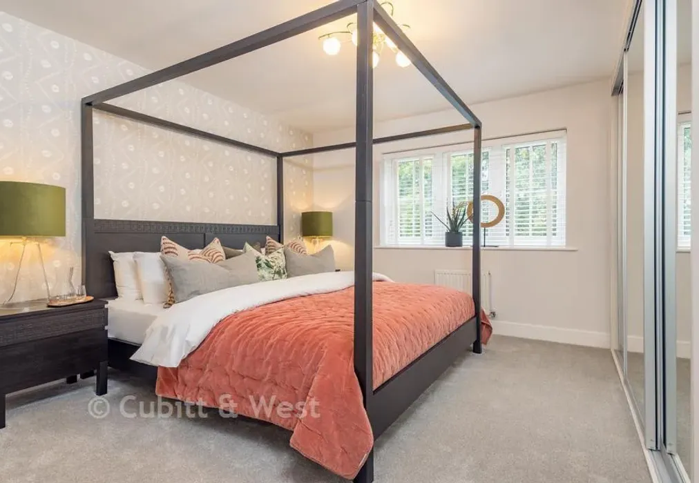 Bedroom 1 - Shearwater Drive, Wittering Place, Bracklesham Bay, Chichester, West Sussex - Wards of Kent
