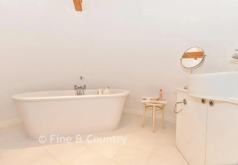 En-Suite Bathroom - Station Road, Rotherfield, Crowborough, East Sussex - Wards of Kent