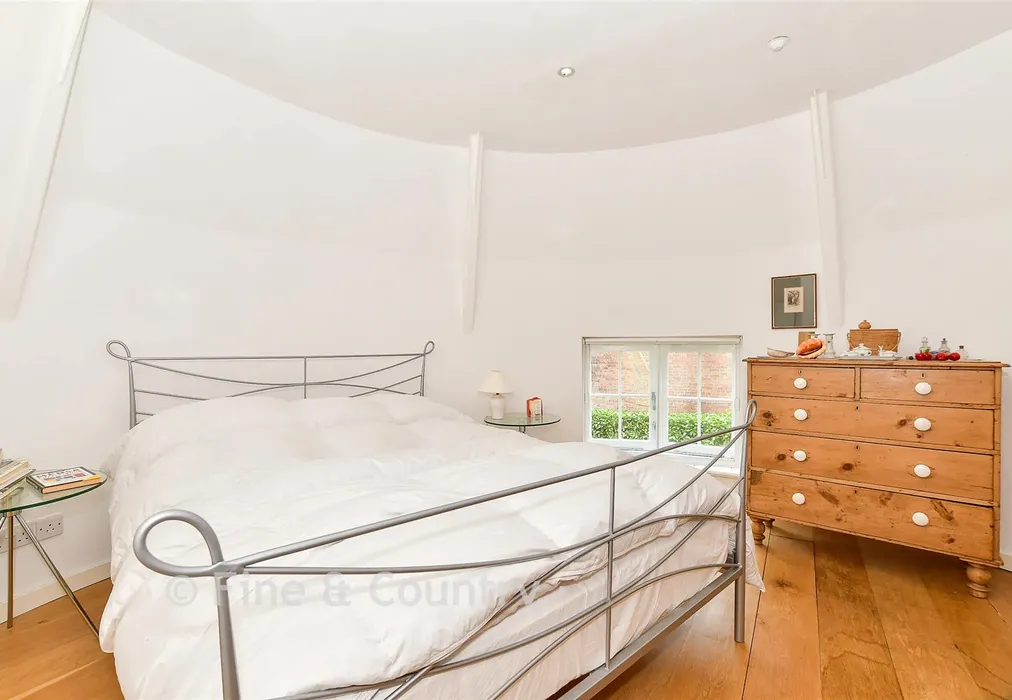 Bedroom 1 - Station Road, Rotherfield, Crowborough, East Sussex - Wards of Kent